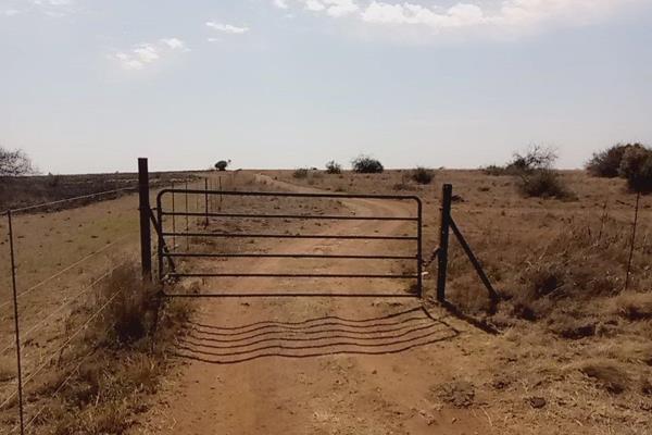 Welcome to a one-of-a-kind farming opportunity in the tranquil landscapes of Lichtenburg Rural. This impressive 953-hectare farm is not ...