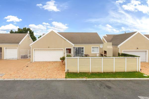 Exclusive sole mandate presented by Alta Oosthuizen
Single level Town House situated in the popular Mount Villa complex.
Always wanted ...