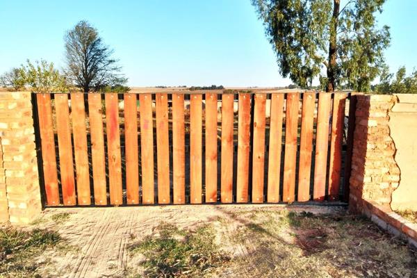 Borehole
2x Chicken coups
50x Beehives of which 23 is colonized
Beehive framing business is included in the sale
Vegetable ...