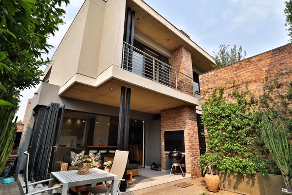 Ultra modern, state of the art cluster duplex is located in the prestigious Waterkloof Park, Pretoria East.

This immaculate property ...