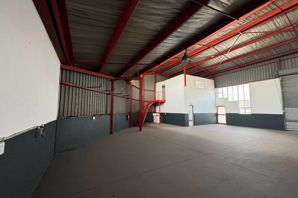 Compact 219 sqm warehouse in Jet Park. Key features include:

- Efficient Storage ...