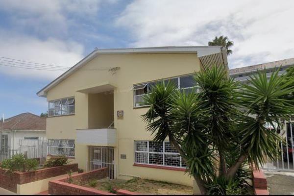 Three Palms is a small block of 4 flats, ideally located in the hub of Sea Point, allowing easy access to all the spoils that Sea Point ...