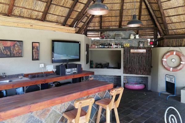 Easy access to the airport highway, shops and schools. Entertainment lapa, firepit ...