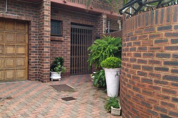 Dormehl Phalane Musgrave presents a remarkable four-bedroom, three-bathroom, townhouse-like duplex for sale in the heart of Durban’s ...