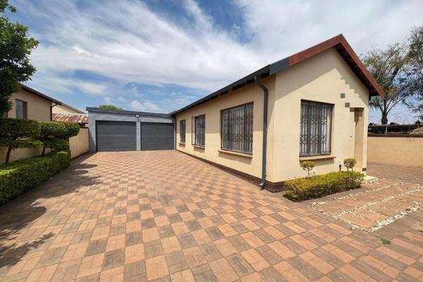 A BEAUTIFUL HOUSE IN SOSHANGUVE Vv IS UP FOR SALE 

This house it is conveniently located close to R80 Mabopane highway to the ...