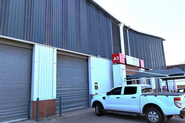 A Grade Mini Warehouse To Let in Secure Park 24 Hours. One Roller Door ample  ...