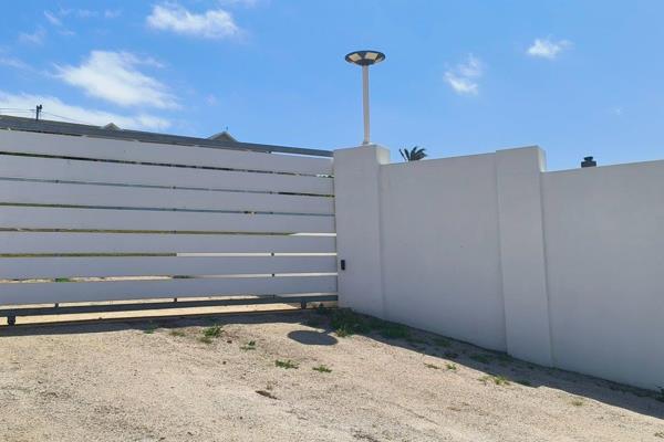 One of the last plots available in this pristine area of Jeffreys Bay - surrounded by luxury homes. RARE find in this prime area. ...