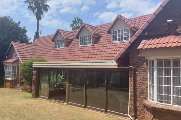 NEAT AND WELL MAINTAINED FOUR BEDROOM HOME | SWIMMING POOL | ENTERTAINMENT AREA

Why to ...