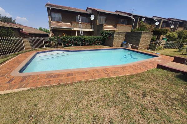 Located near Roodepoort Civic Centre and UNISA, this lovely townhouse is situated in a ...