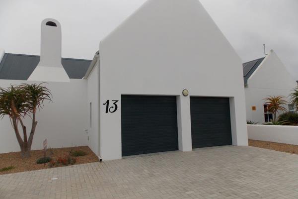 Beautifull newly built 4 Bedroom Home for Sale in Kersbosstrand, Dwarskersbos in the Cape West Coast.

Two homes on one plot. ...