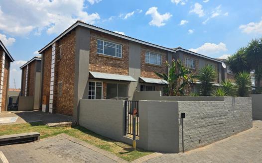 2 Bedroom Townhouse for sale in Birchleigh