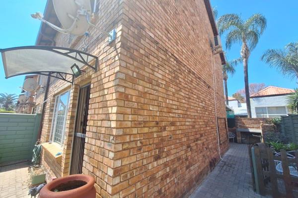 This Townhouse in a popular upmarket security complex nearby schools, shopping centres and most other amenities offers you:
2 Spacious ...