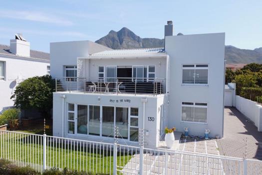 4 Bedroom House for sale in Kleinmond Central