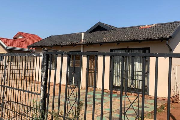 You have a big family and need a place to rent ? Look no further , this property is situated in a nice part of Vosloorus Ext 7 within ...