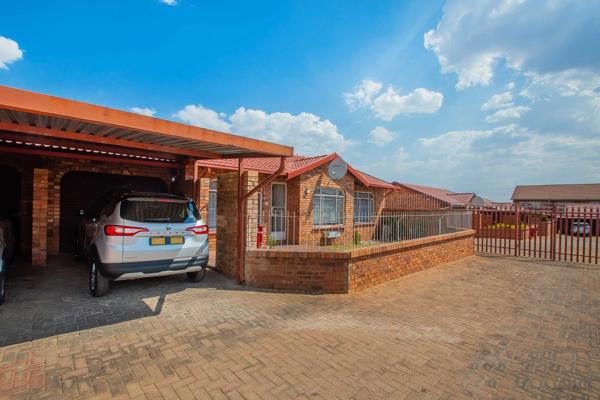 View by appointment on show day.
Located in the sought-after area of Krugersdorp North, this charming 3-bedroom Simplex offers the ...