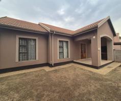 Townhouse for sale in Vanderbijlpark SE 10