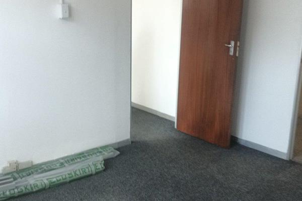 Office space to rent - 264 Sqm.
Kitchen.
Security guard.
Near CBD.