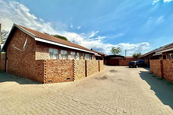 This  family home it offers three bedrooms two bathrooms open plan kitchen with a spacious living room. There is a fair yard size. The house is located in the suburb of Witbank ext 10 just walking distance to the CBD and Saveways crescent.conveniently close to amenities such ...