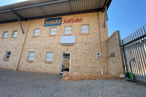 This warehouse offers a total area of 250m&#178; and includes offices on a mezzanine ...