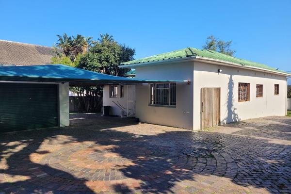 This charming family home on Beach Road is available to rent.  It is an easy walking distance to the spar as well as to the Nahoon ...