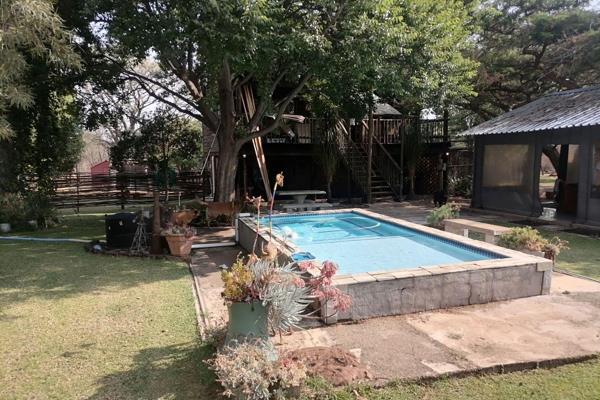 Discover this breath taking 21-hectare weekend breakaway farm, just 30 km from Zambezi  tollgates and  20 km from Dinokeng Nature ...