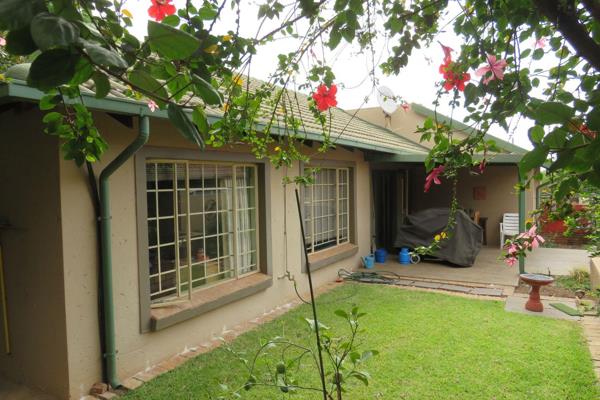 Don&#39;t miss out - this one is a keeper!

SOLE MANDATE 

Simplex townhouse available in Highveld Estate, offering 2 spacious ...