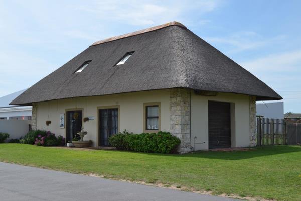 Opportunity for a large family or a developer in Gouritsmond
This large 1710m2 stand has a double story thatched house on that is ...