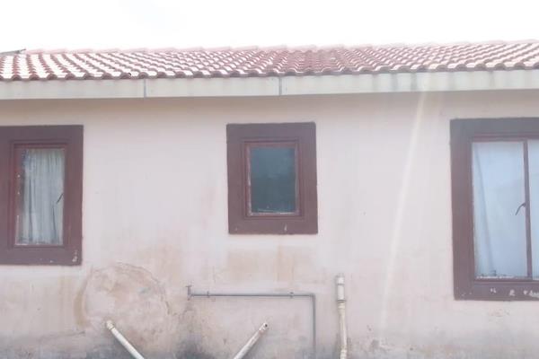 This house is a ready to move in  and it is situated in a new developing area of soshanguve south ext 19 not far from main road, Hebron ...