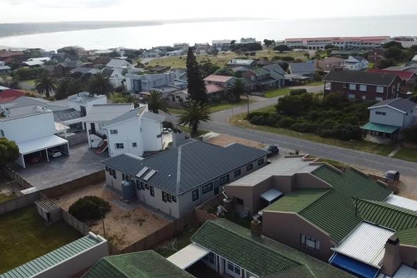 This beautifully appointed 3-bedroom, 3-bathroom home is located in the highly sought-after Harbour area of Stilbaai, a peaceful ...