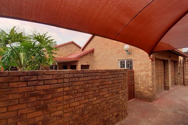 Clean and spacious home available in the heart of Bronkhorstspruit, 3 bedroom home, 
open plan sitting kitchen and dinning room, fire ...