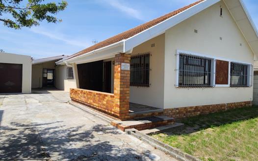 4 Bedroom House for sale in Glenlilly