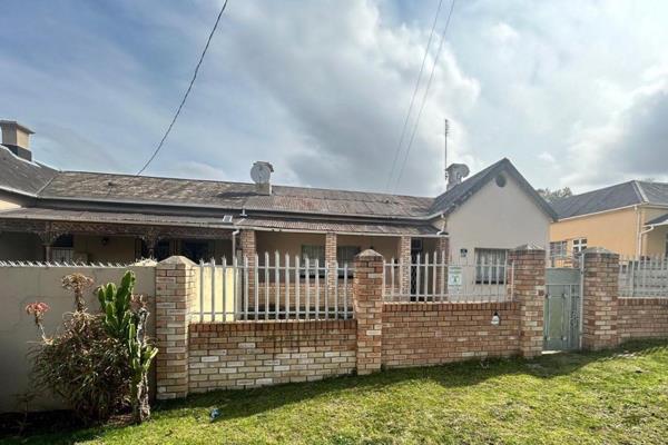 Unlock the potential of this charming 4-bedroom home, perfectly situated on a large erf in the heart of Kingwilliamstown!
Property ...