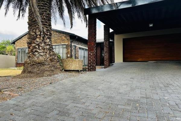 Welcome to your dream home in the heart of Secunda! 

This beautifully remodelled three-bedroom house perfectly blends modern living ...