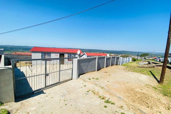 This property is located in the heart of Mdantsane Nu7,  it includes a 2 bedrooms well furnished cupboards and laminated floor ,the ...