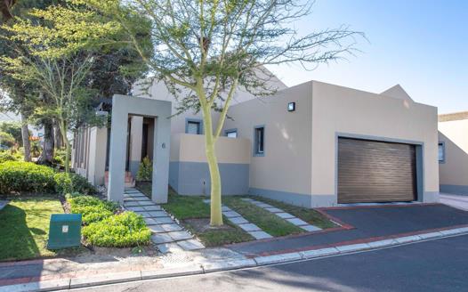 3 Bedroom House for sale in Plattekloof