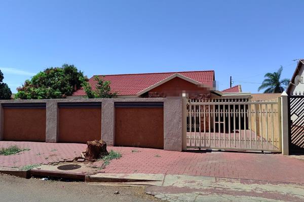 Ga-rankuwa 5-bedroom house for sale!

R1,290,000 | Ga-Rankuwa Unit 8 | Erf Size: ...