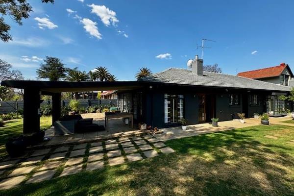 Property 1: Stylishly Renovated 3-Bedroom Home in Northcliff

This beautifully renovated and immaculate 3-bedroom home is a perfect ...