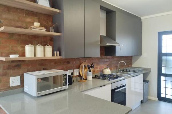 Luxurious 2-Bedroom Apartment for Rent in Menlo Park

Experience the perfect fusion of ...