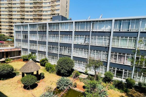 Gross Income: R11 800
A fantastic investment opportunity awaits with this 4-bedroom unit, perfectly situated in the student-friendly ...