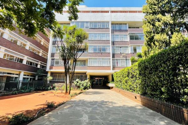 Located in the heart of Park Town, this 4-bedroom, 1-bathroom unit offers an excellent investment opportunity, ideal for student ...