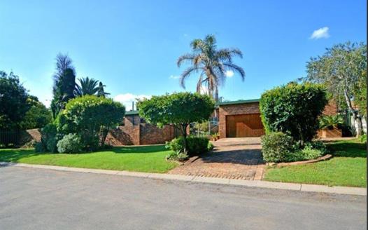 3 Bedroom House for sale in Sunward Park