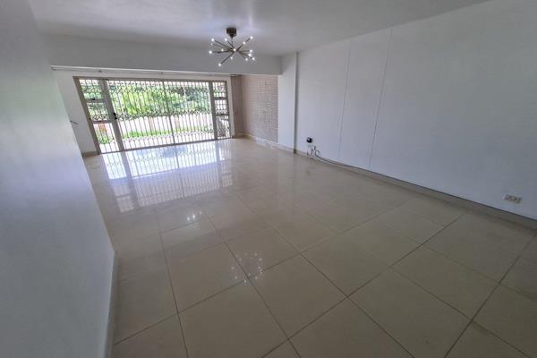 Drive to your door with this modern spacious and secure apartment for sale with 24H security at Arbor Glades

This spacious double ...