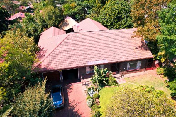 Don’t miss out on this beautiful family home, ideally situated in the serene neighborhood of Sinoville, south of Braam Pretorius ...