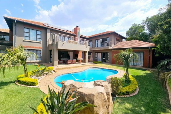 A beautiful and modern house for rent in the prime Midstream Estate! 

This home possesses a beautiful antique yet modern touch! 

Upon ...