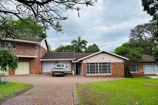 Luxurious 5 Bedroom House for Rental at Steiltas

R20,000 Per Month

Features:

- 5 spacious bedrooms
- 3 bathrooms
- 3 garages
- 2 ...