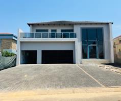 House for sale in Blue Valley Golf Estate