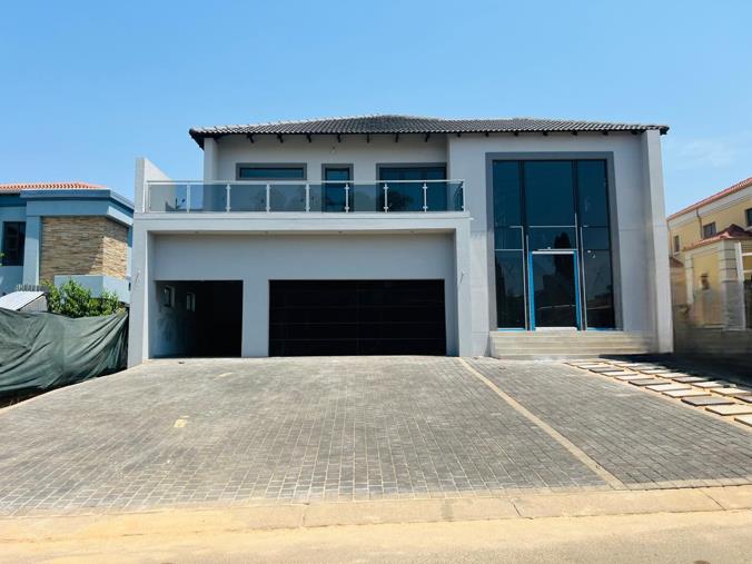 4 Bedroom House for Sale in Blue Valley Golf Estate