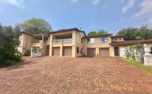 6 Bedroom House for sale in La Lucia