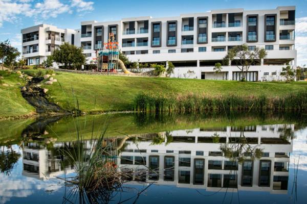 Welcome to 104 On Creek, an outstanding 131m&#178; 3-bedroom, 3-bathroom apartment, direct from the developer, in the prestigious Steyn ...