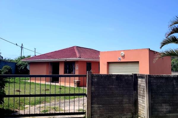 Akhona Sibobosi Properties is proud to present to you this cosy house in the heart of sunnyridge ext
Features:
Three reasonable sized ...